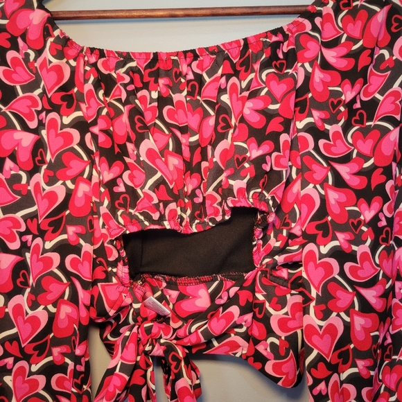 Madden NYC Juniors Heart Pattern Cropped Long Sleeve Back Tie‎ Top Size XL - Picture 5 of 11
